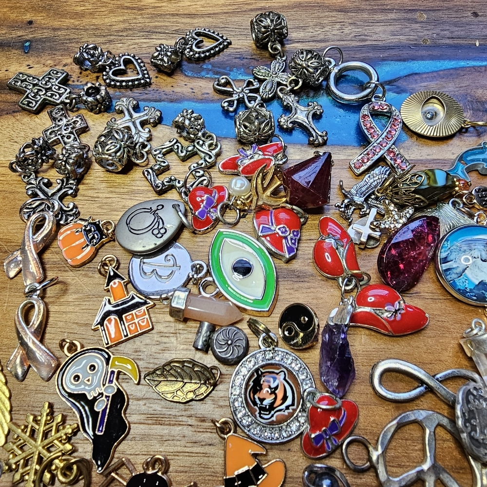 Small Pendants And Charms Lot For Necklaces Or Bracelets Jewelry Making Crafting - Picture 10 of 14